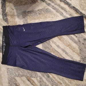 Nike Relay crop length- Size M